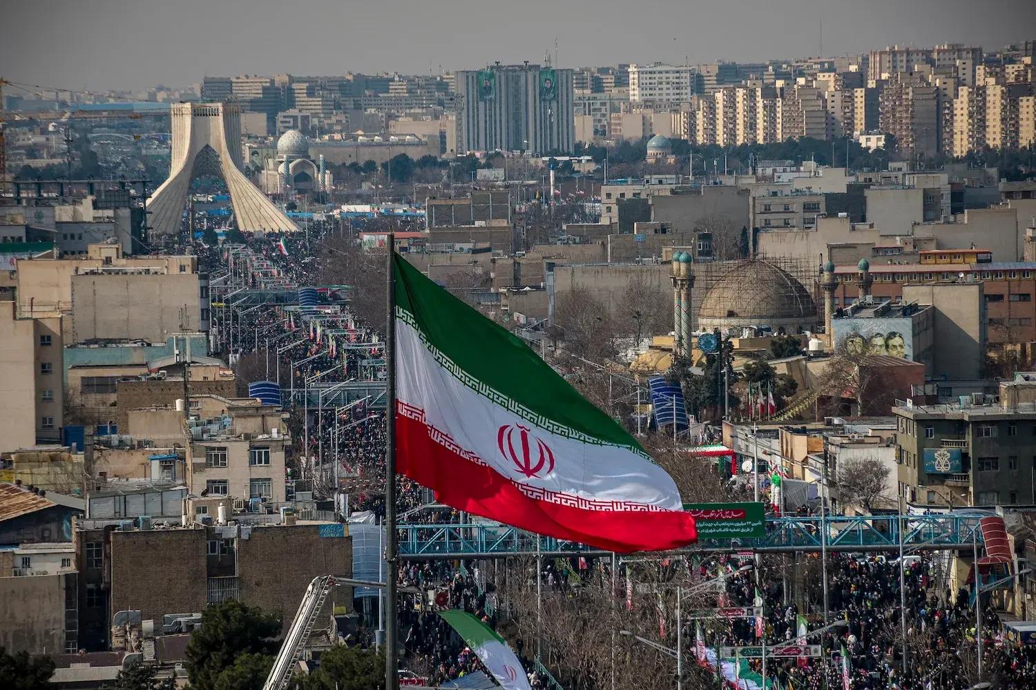 Iran Escalates Attacks: Middle East in Open Warfare, Global Oil Markets on Edge