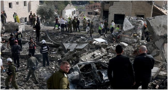 Pope Francis Urges End to Middle East Violence